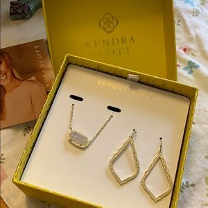 Necklace and earrings set